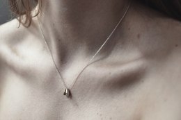 Teardrop little thing / necklace