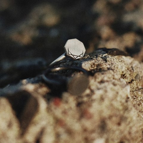 LABEL/ SATIN SILVER RING