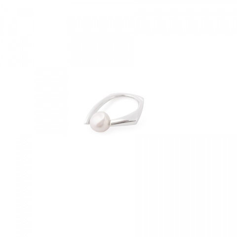 PEARL ring / glossy silver with white pearl