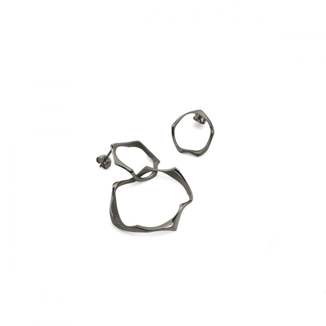WAVES Circle asymmetrical /black silver earrings