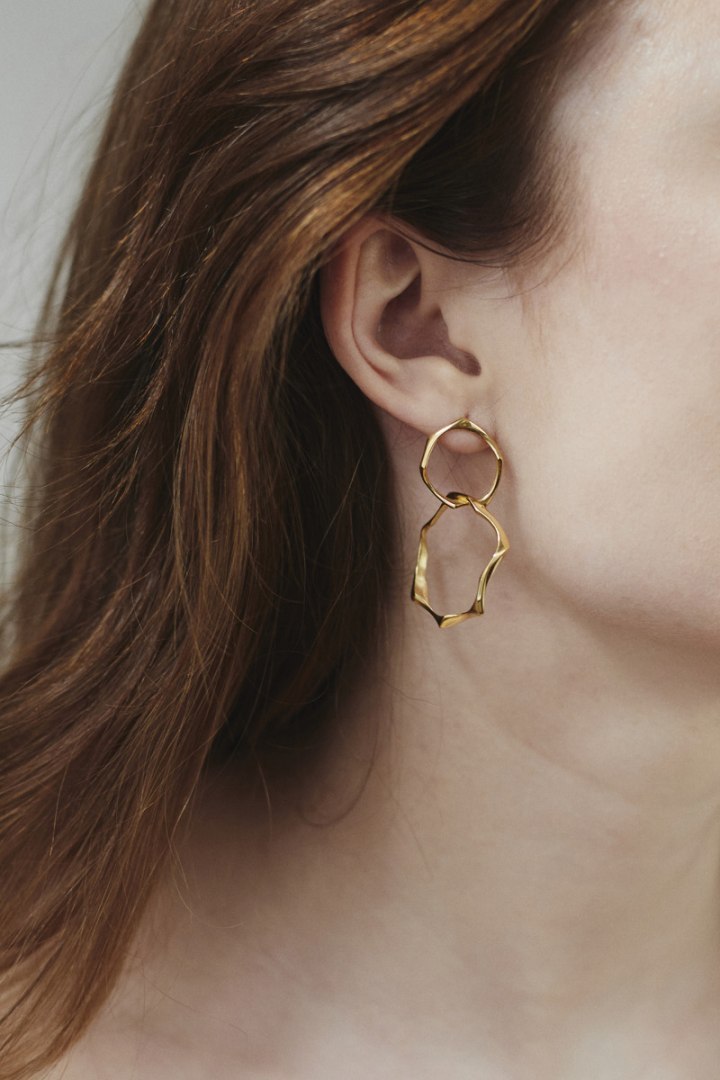 WAVES Circle asymmetrical / gold earrings