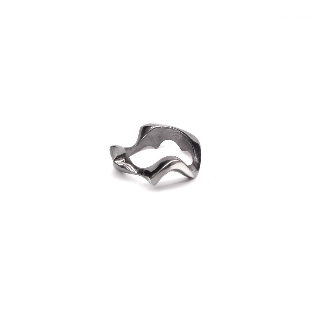 WAVES thick / black silver ring