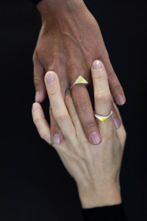 ONE AMBER EDGE Classic / SATIN SILVER RING