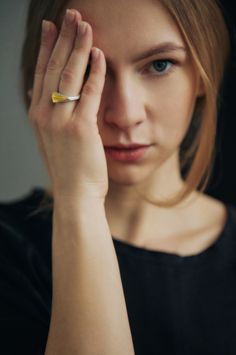 ONE EDGE BIG amber / silver ring