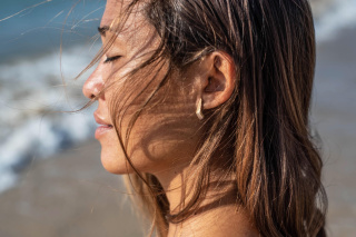 ONE EDGE flexed / satin GOLD earrings