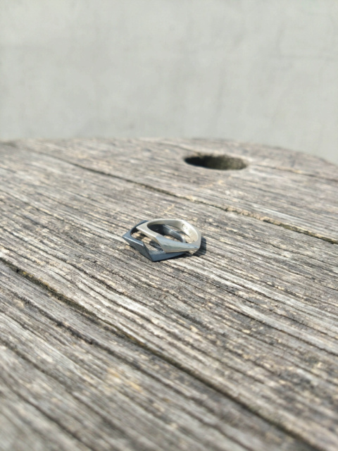 ONE EDGE mini / BLACK SILVER RING