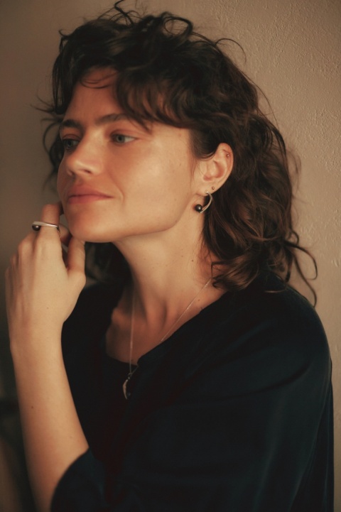 PEARL / glossy silver earrings with dark pearl