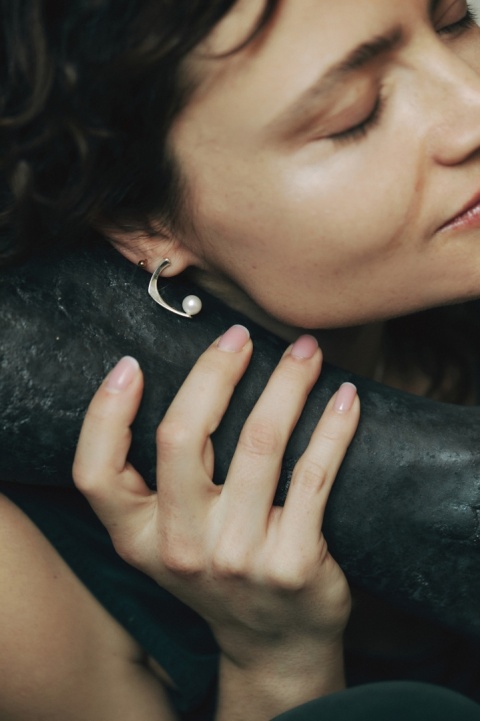 PEARL / glossy silver earrings with white pearl