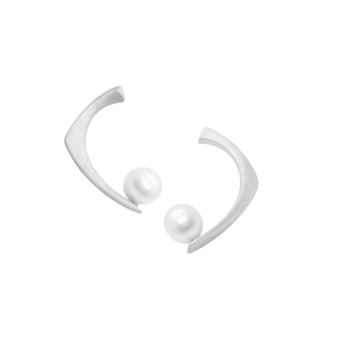 PEARL / satin silver earrings with white pearl