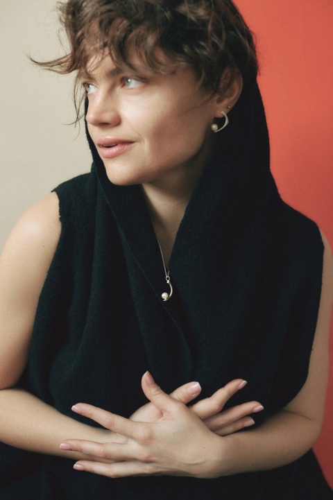 PEARL / satin silver earrings with white pearl