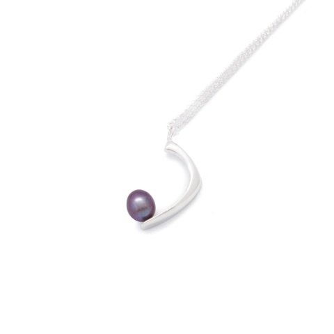 PEARL / glossy silver necklace with dark pearl