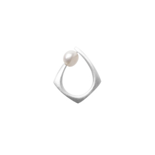 PEARL ring / satin silver with white pearl