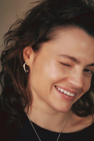 PEARL / satin silver earrings with dark pearl