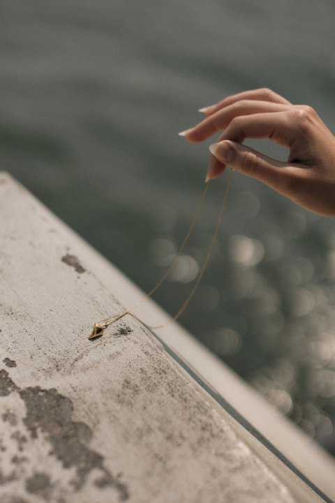 WAVES / gold necklace