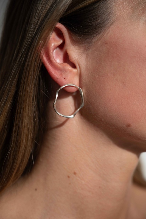 WAVES singe BIG Circle / silver earrings